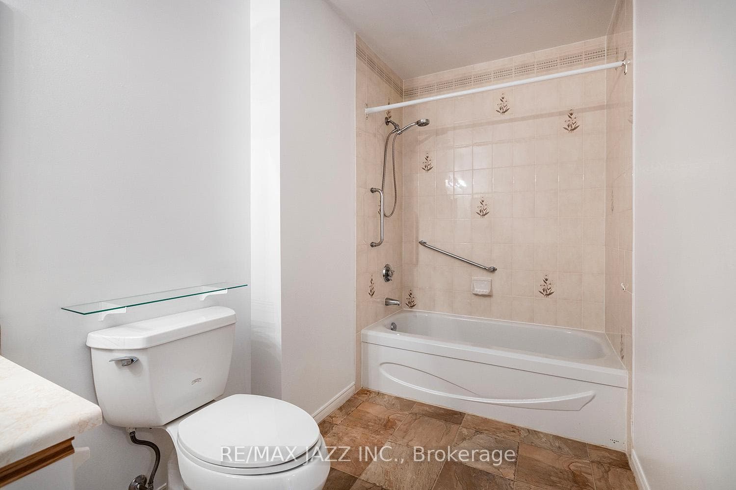 1 Heritage Way Unit 204 photo 16