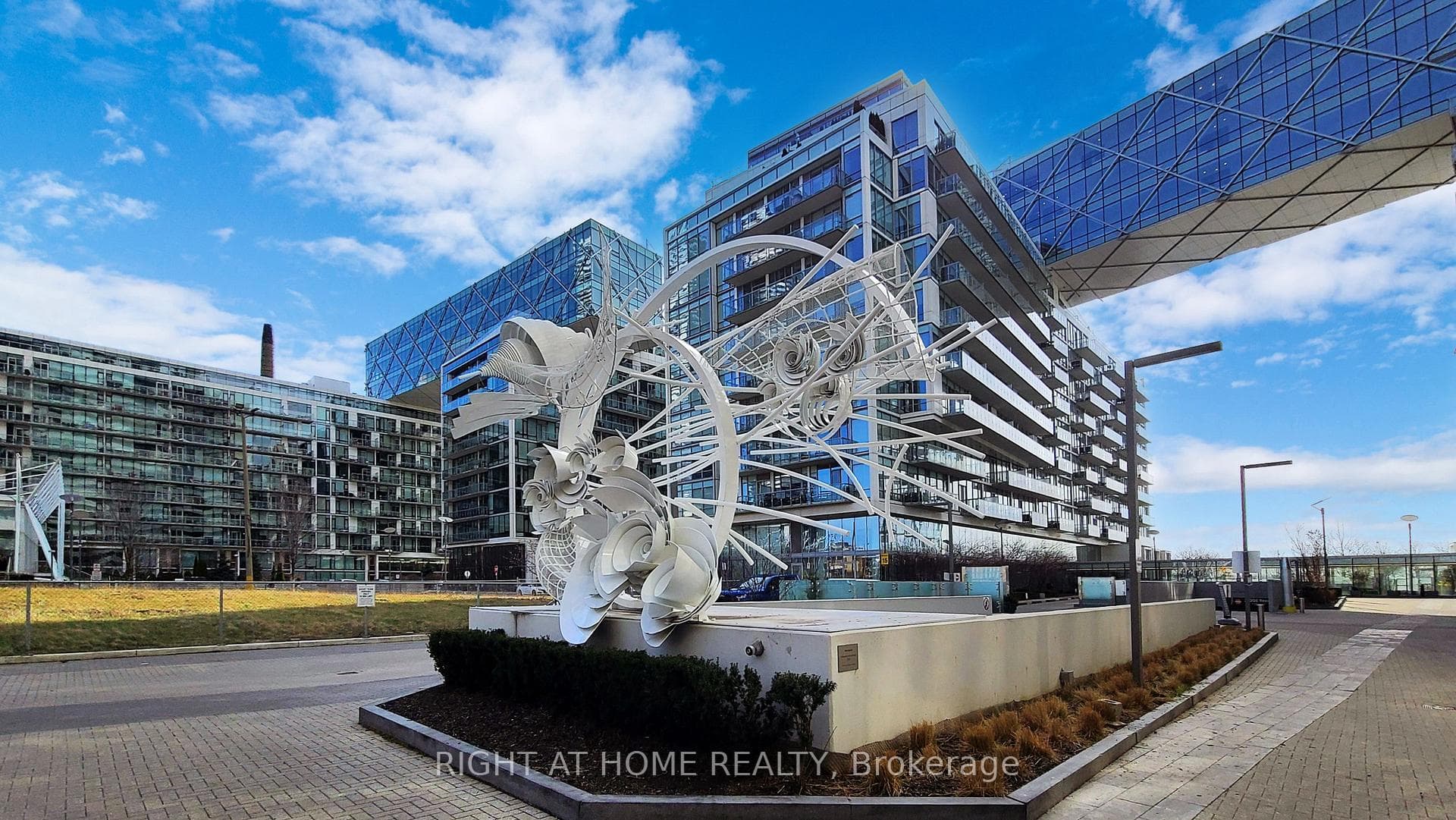 15 Queens Quay Unit 403 photo 38