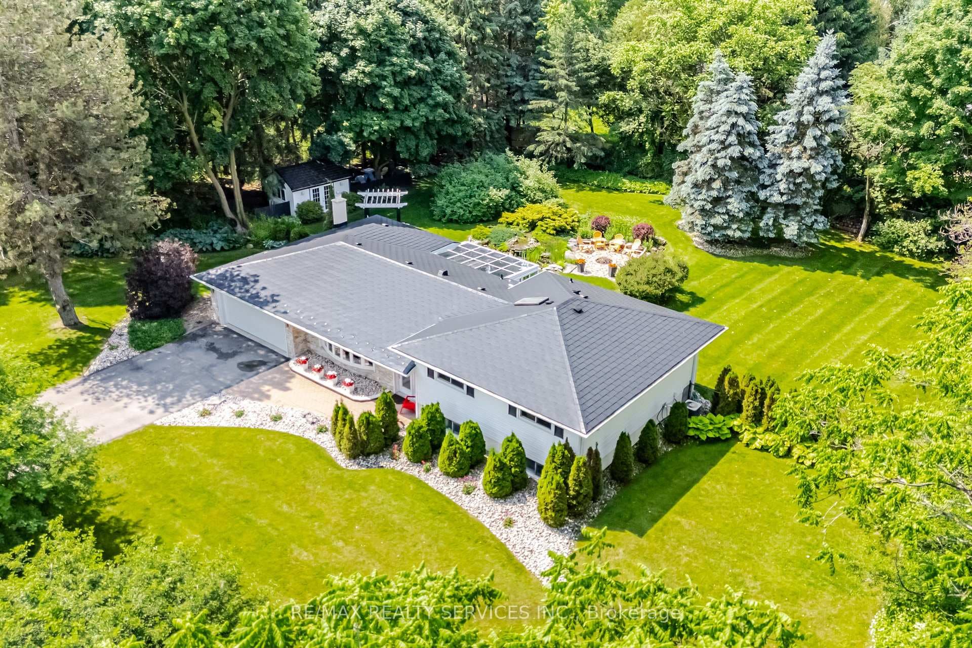 1628 Spruce Drive photo 1