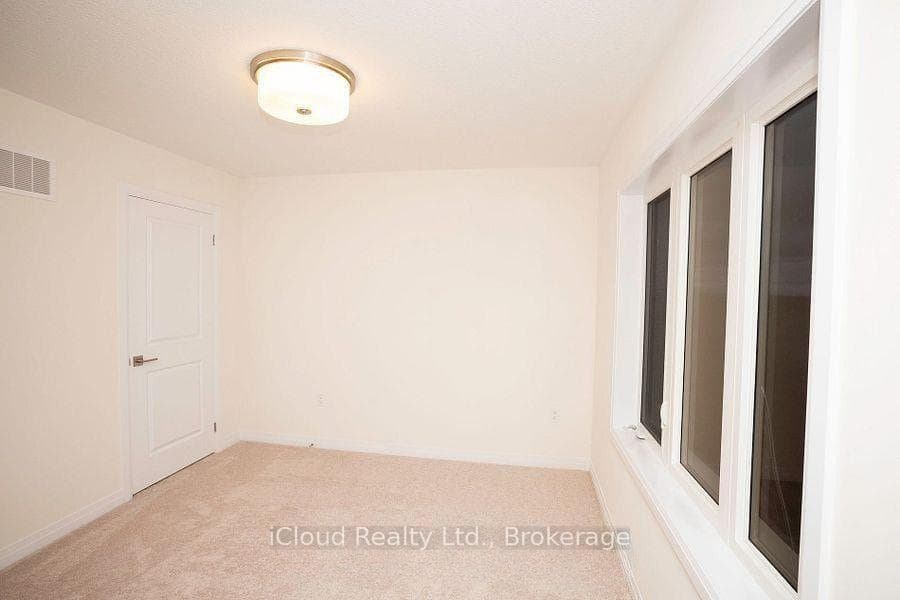 84 Fieldridge Crescent photo 8