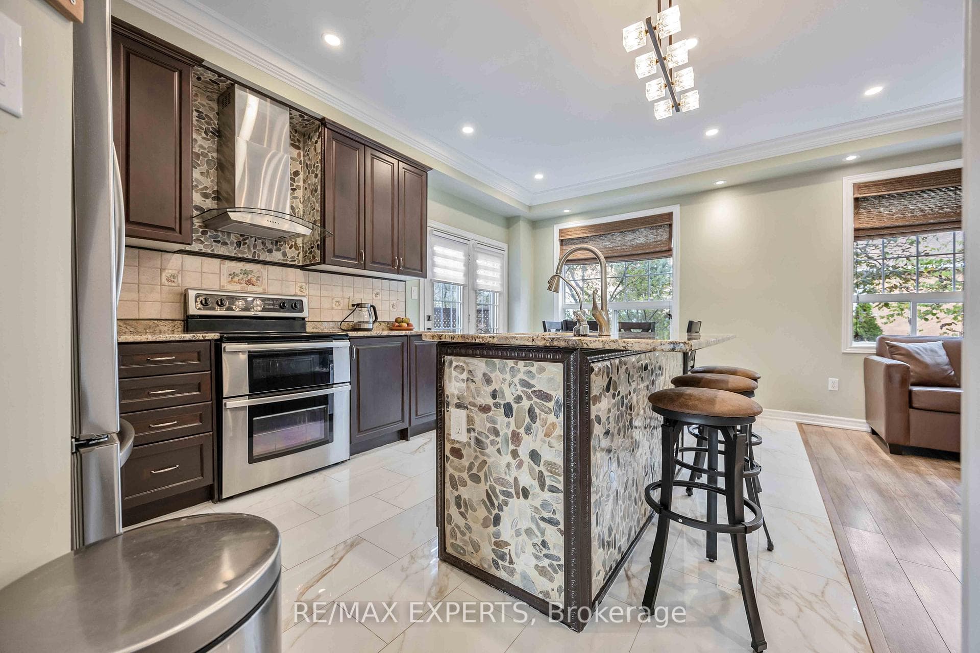 77 Starling Boulevard photo 14