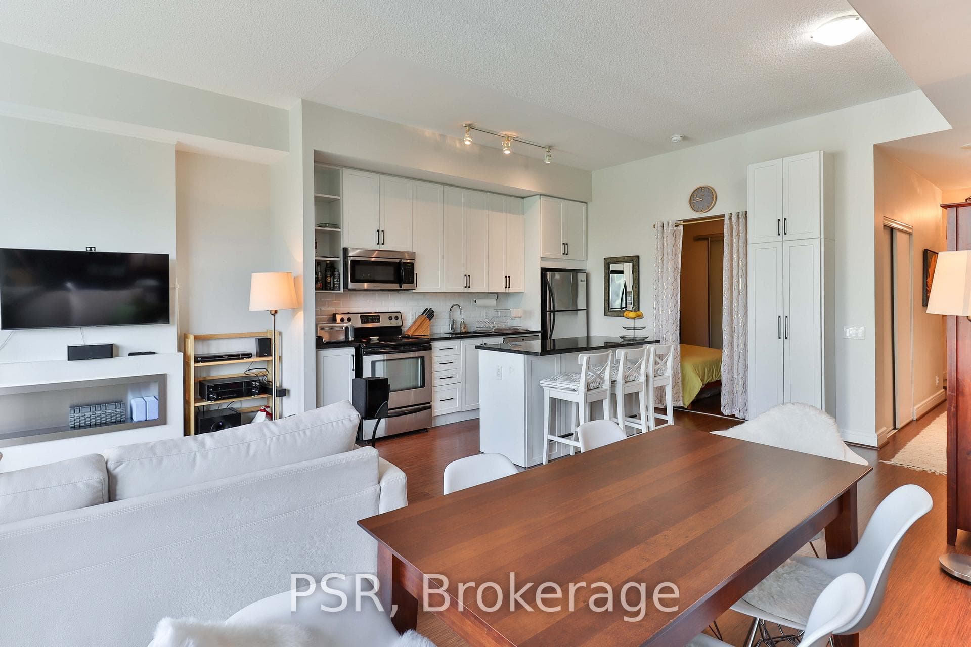 112 George Street Unit 532 photo 11