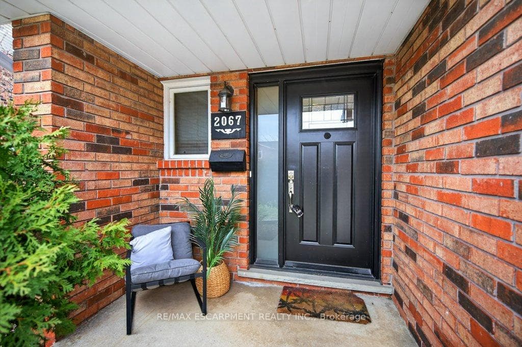 2067 Chrisdon Road photo 4