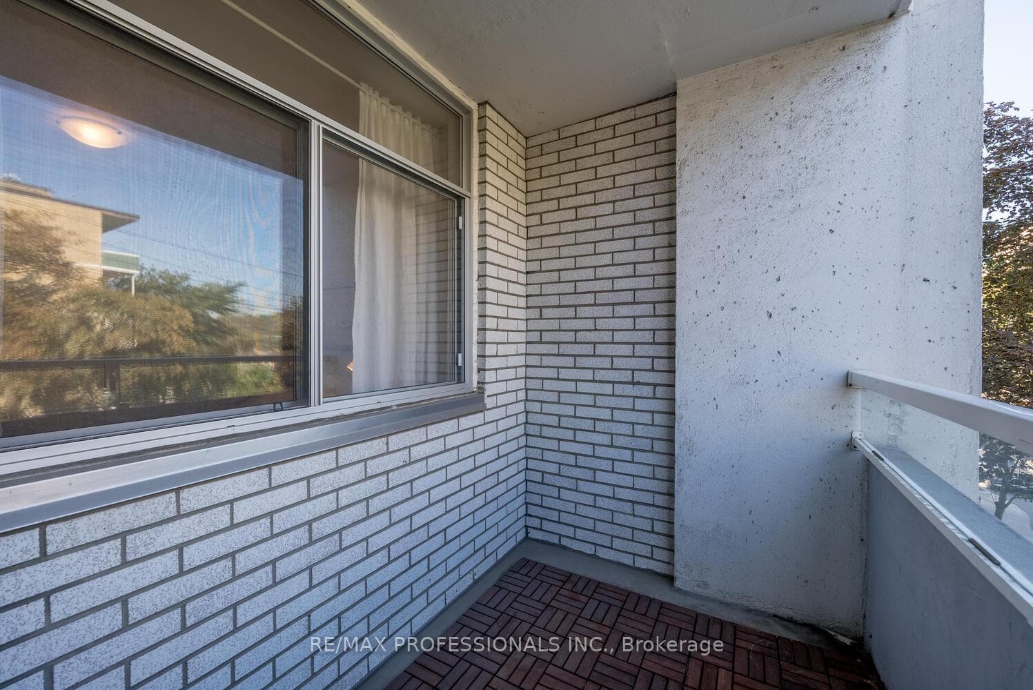 335 Lonsdale Road Unit 306 photo 18