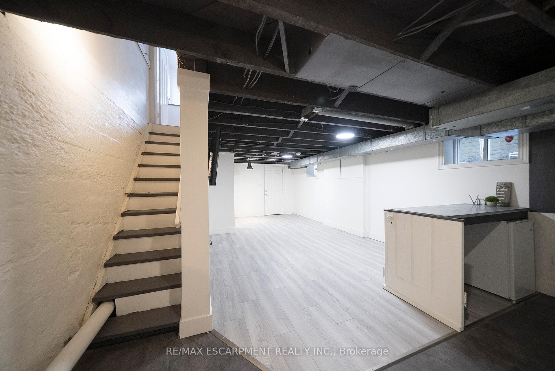 65 1/2 Dundas Street photo 25
