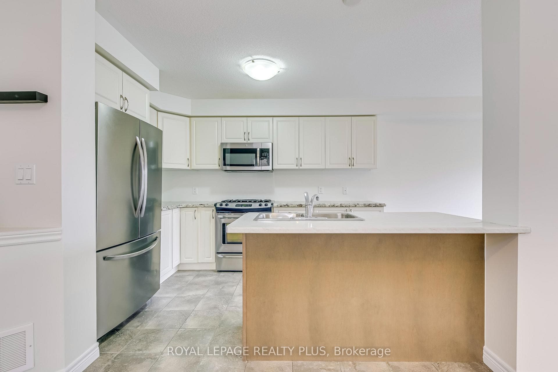 95 Charleswood Crescent photo 17