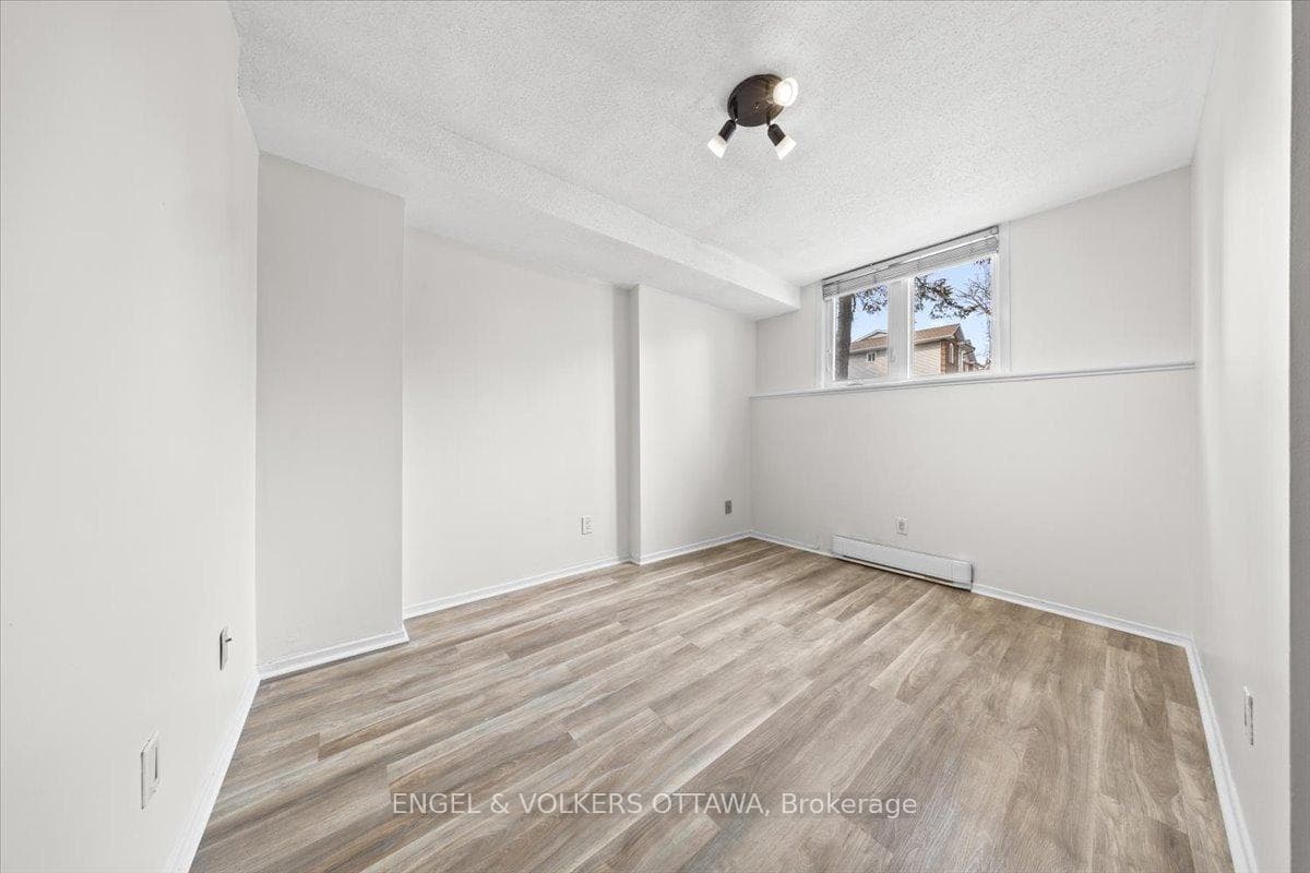 6748 Jeanne D'arc Boulevard Unit A photo 20