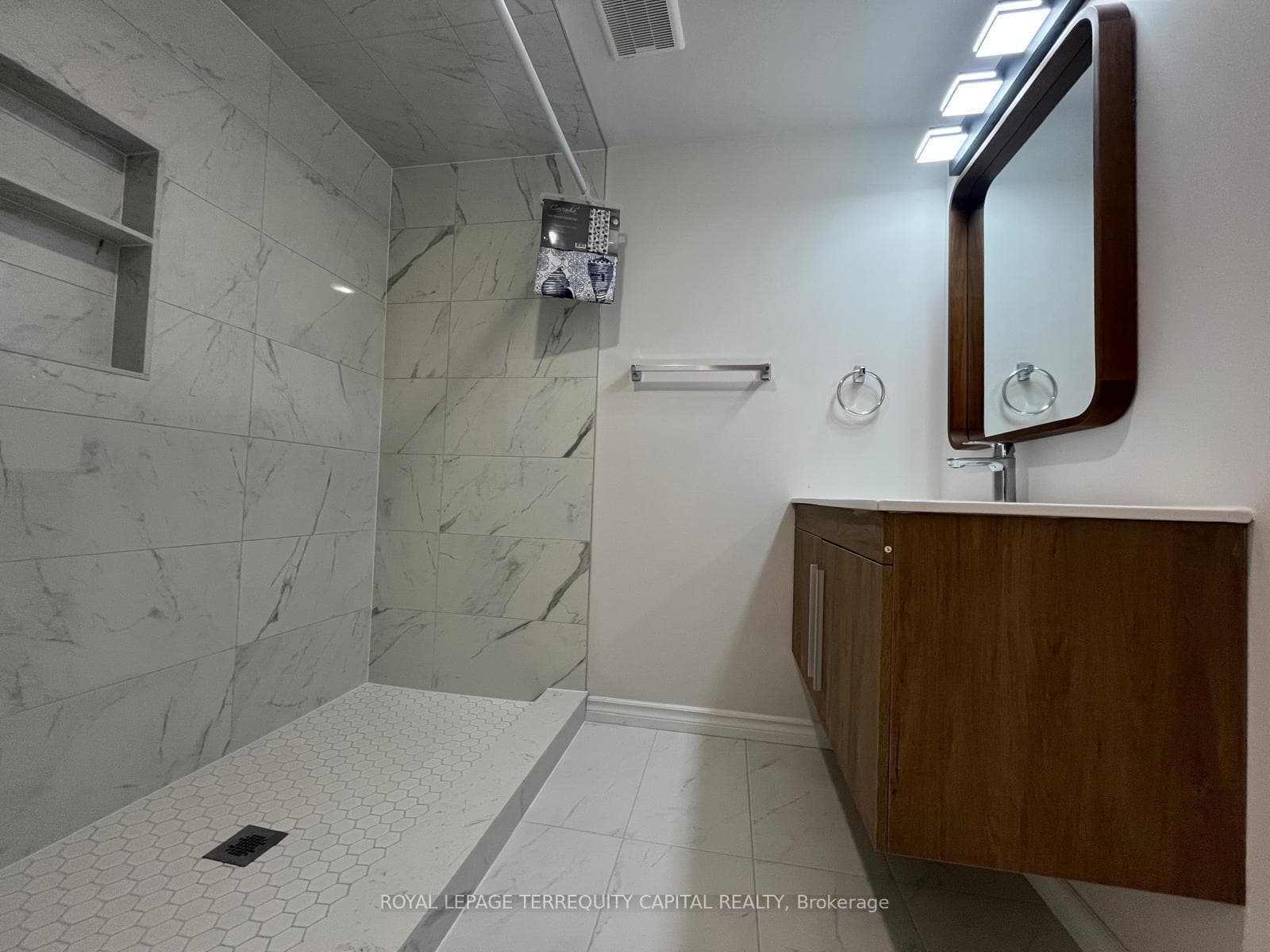 1416 Maple Road Unit 3 photo 8