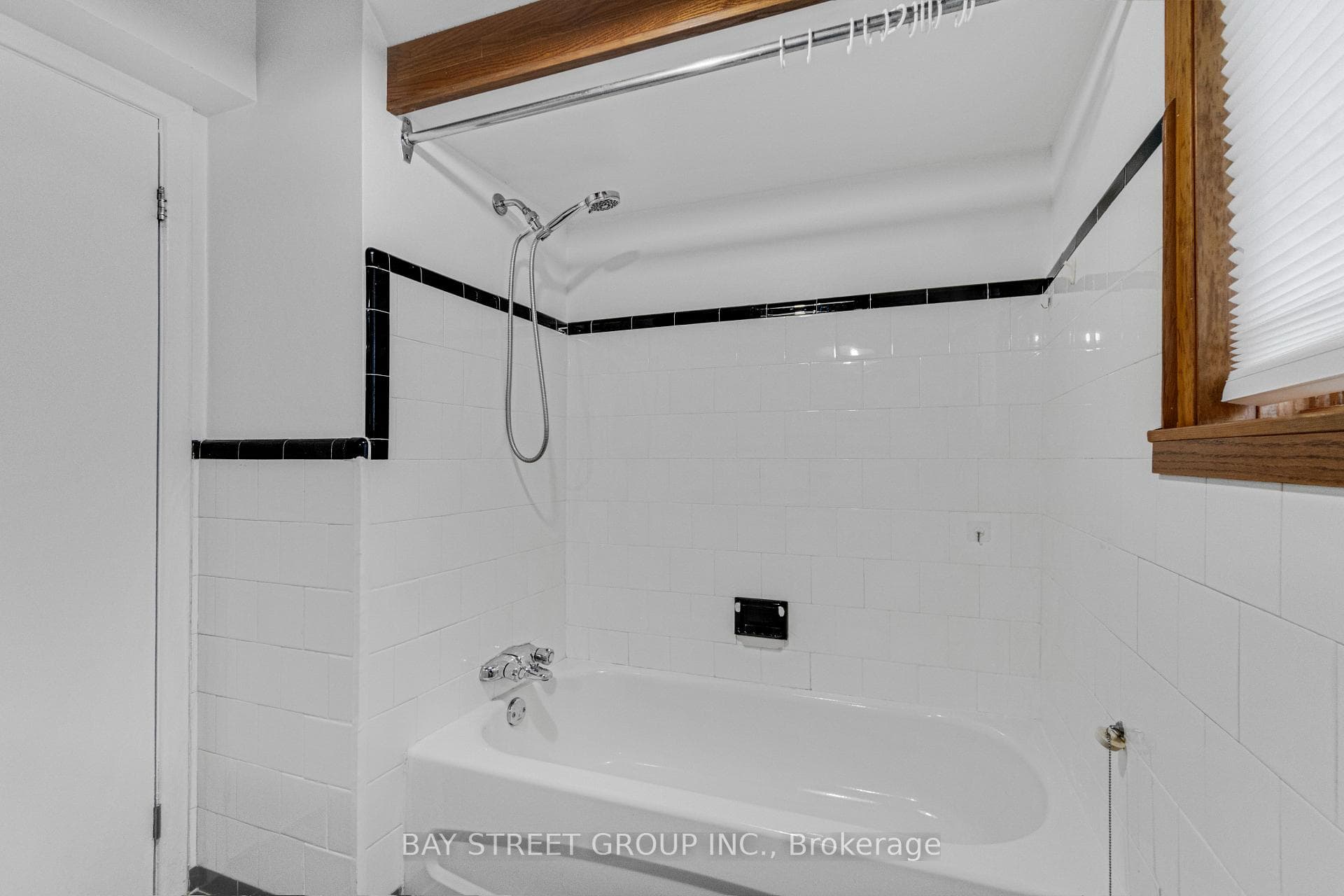 2558 Mindemoya Road photo 22