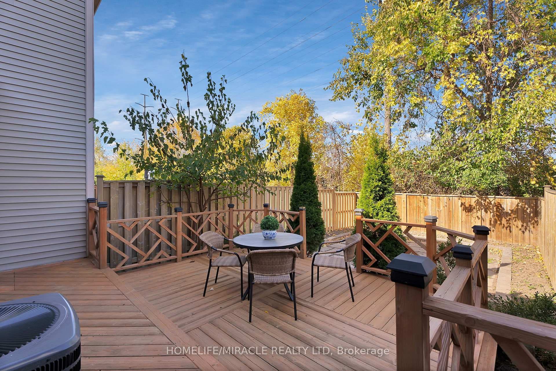 1403 Treeland Street photo 31