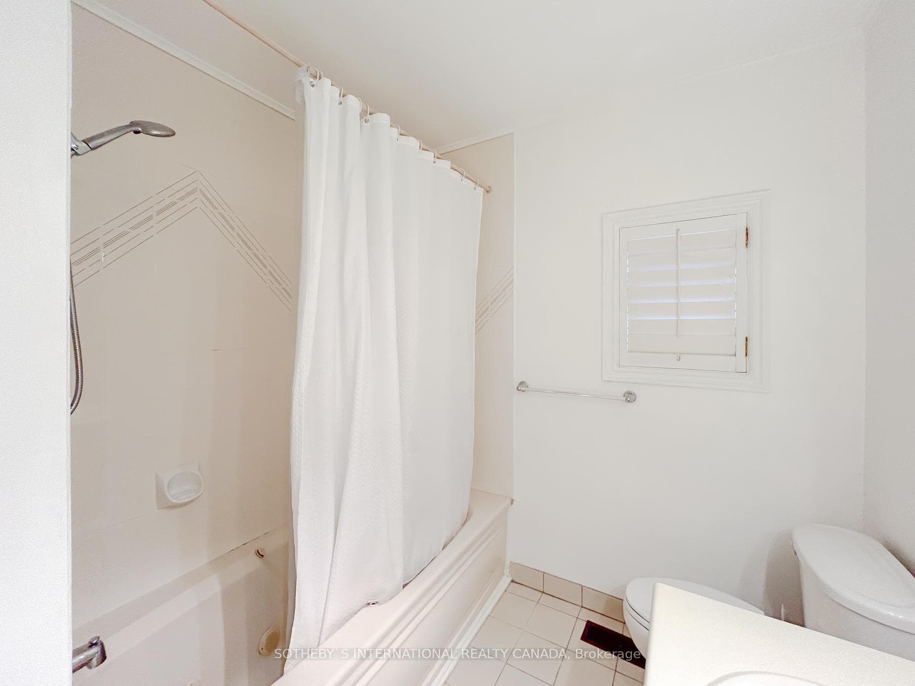 404 Sackville Street Unit Lower photo 18