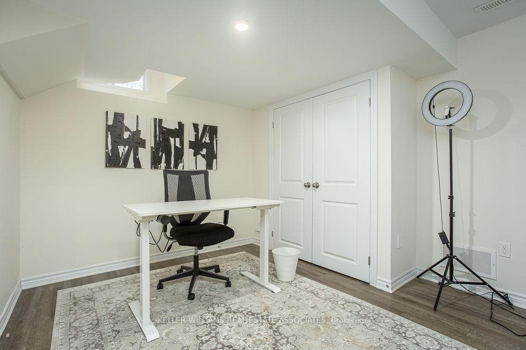 383 Dundas Street Unit 13 photo 13