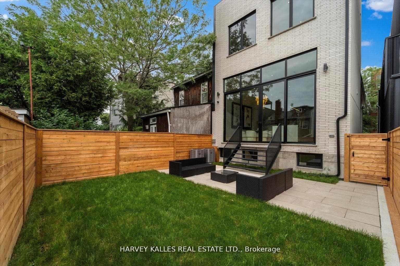 697 Richmond Street photo 37