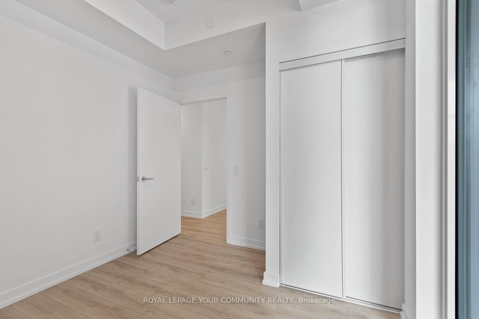 500 Dupont Street Unit 401 photo 16