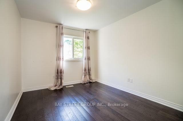 137 Helendale Avenue photo 9