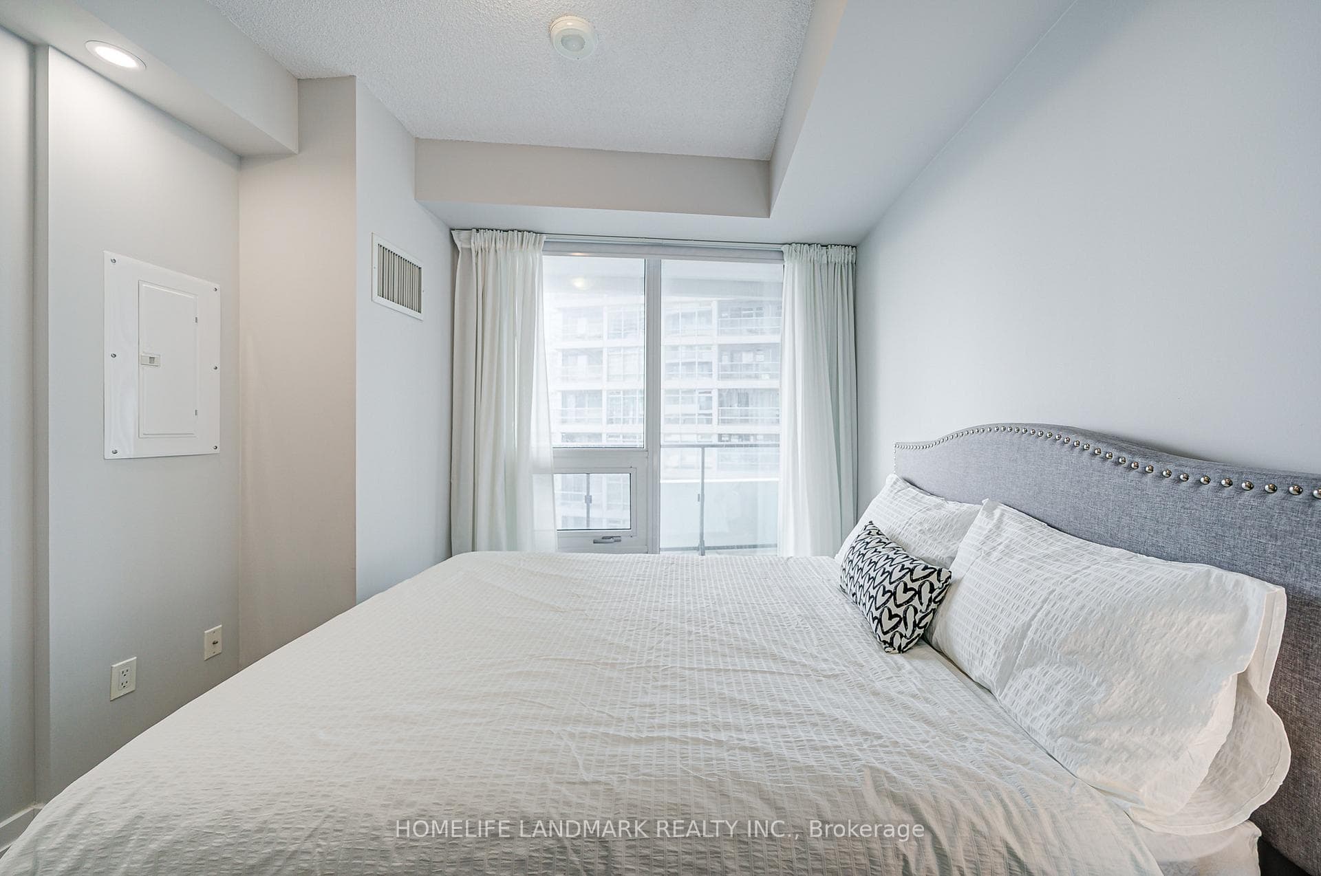 2221 Yonge Street Unit 2304 photo 27