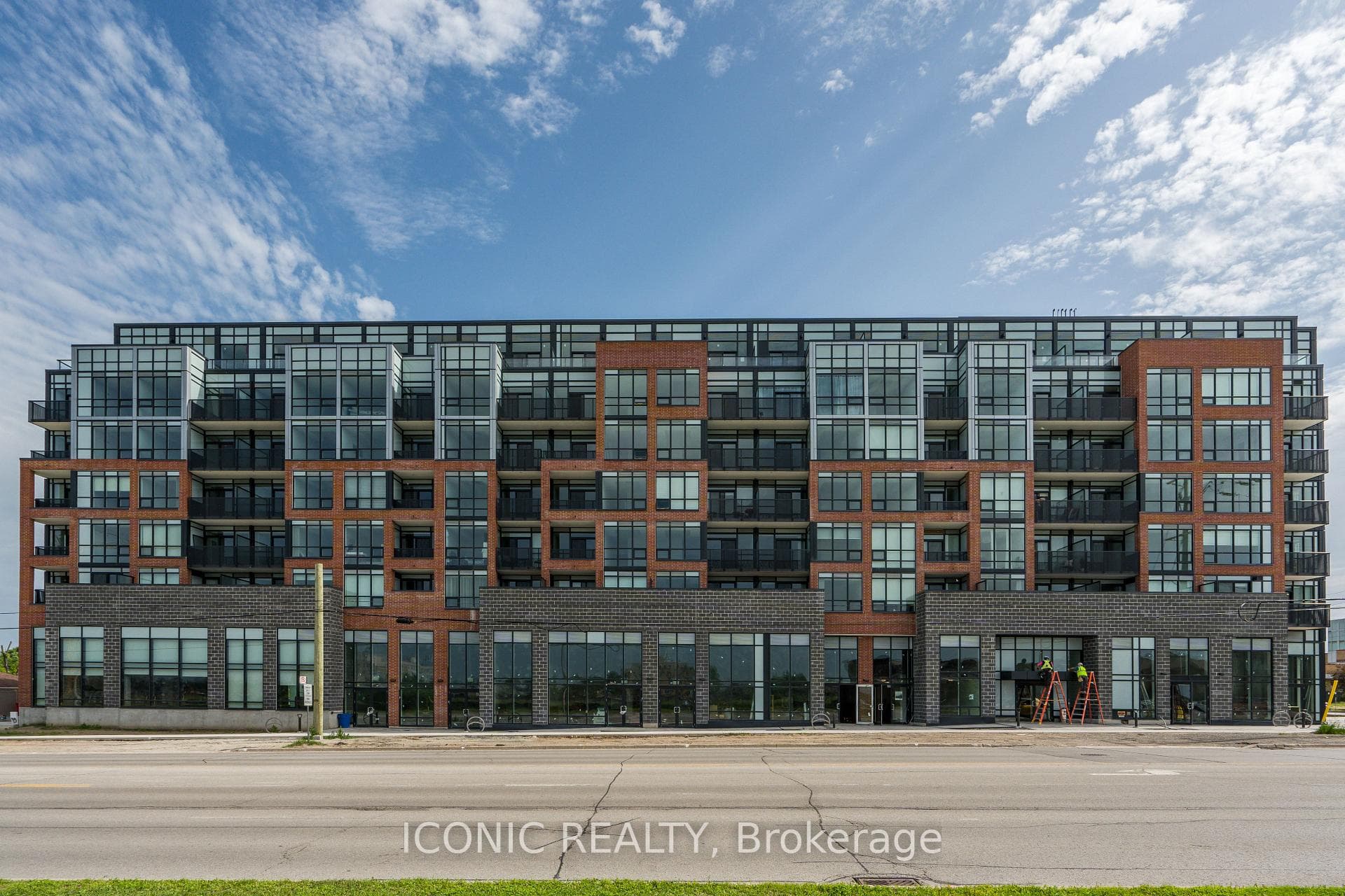 681 Yonge Street Unit 525 photo 3