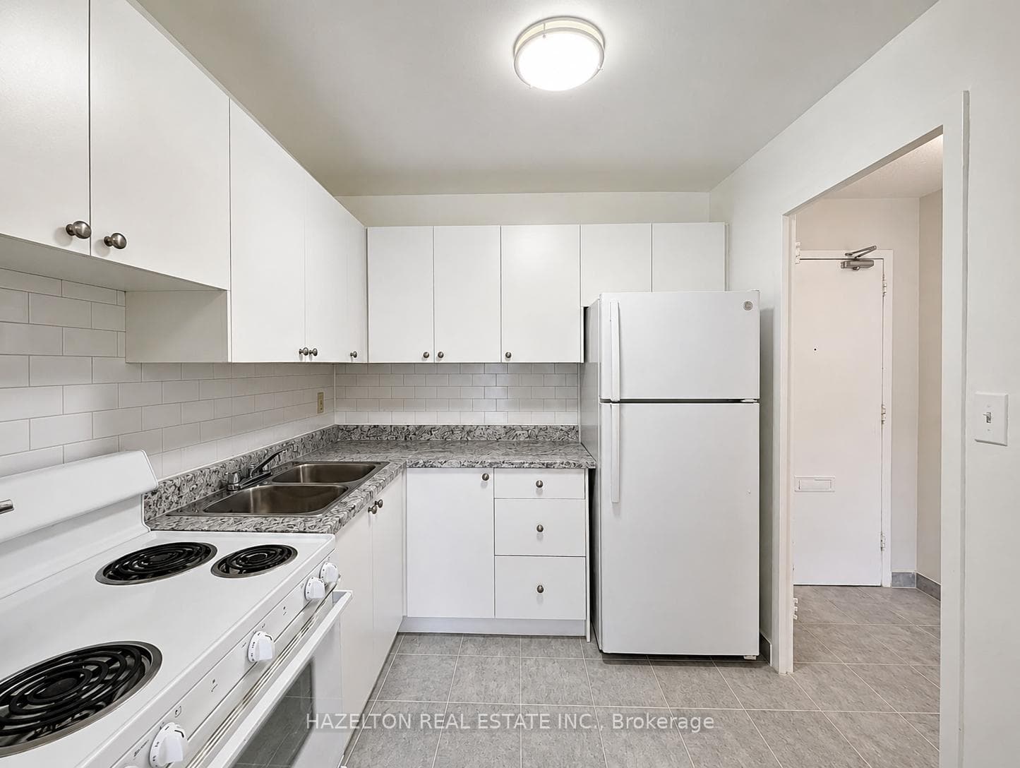 1665 Bloor Street Unit 206 photo 3