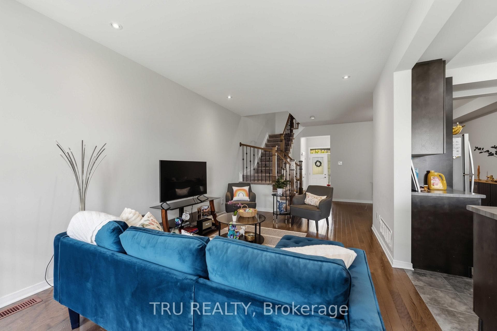 205 Losino Crescent photo 7