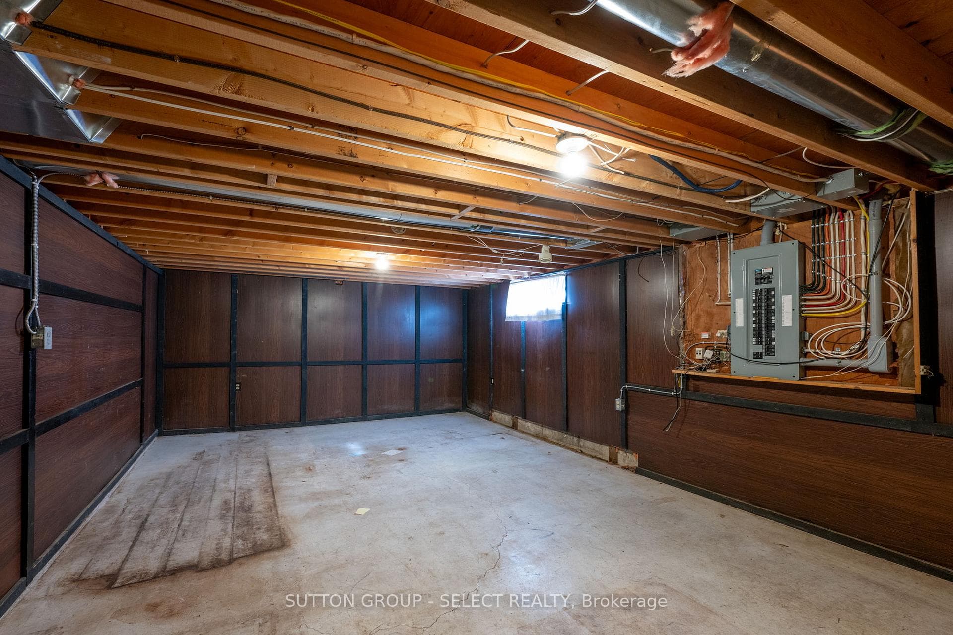 661 Grenfell Drive photo 27