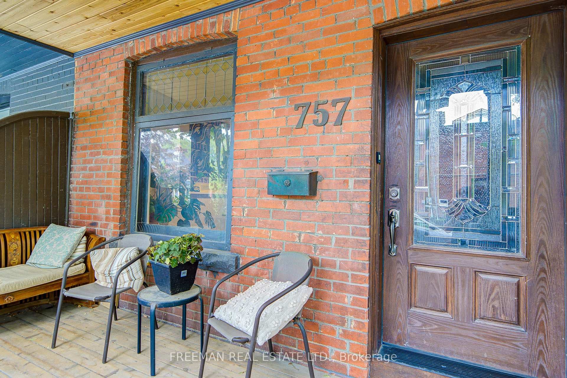 757 Manning Avenue Unit Main/Lower photo 3