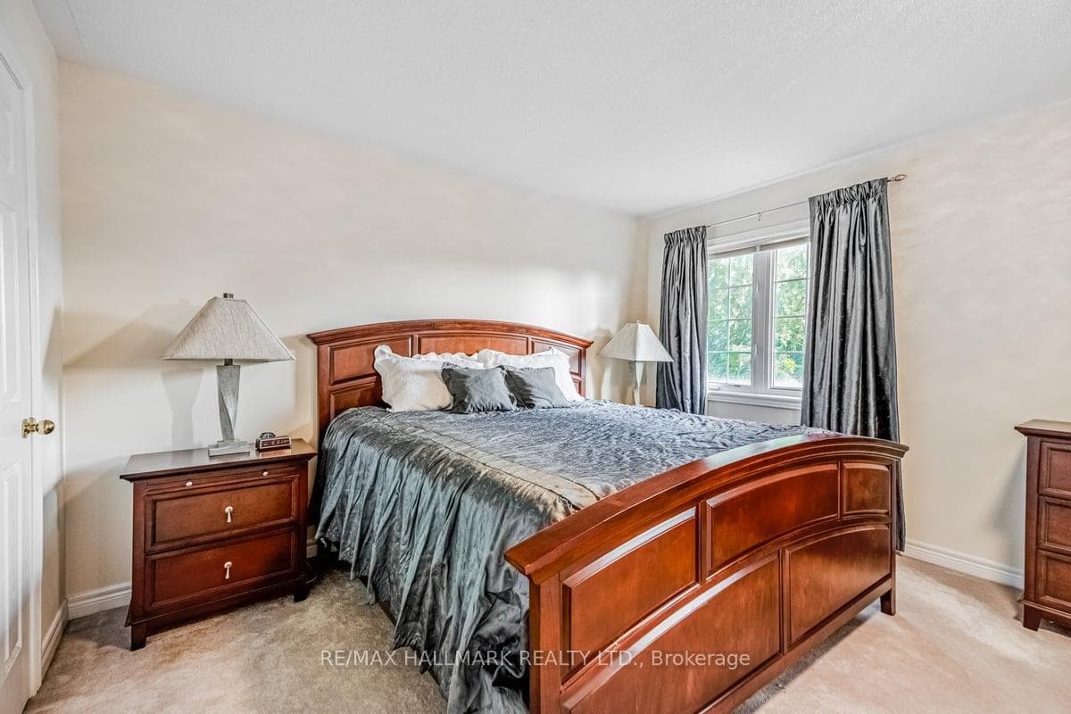 8 Laurentide Crescent photo 20