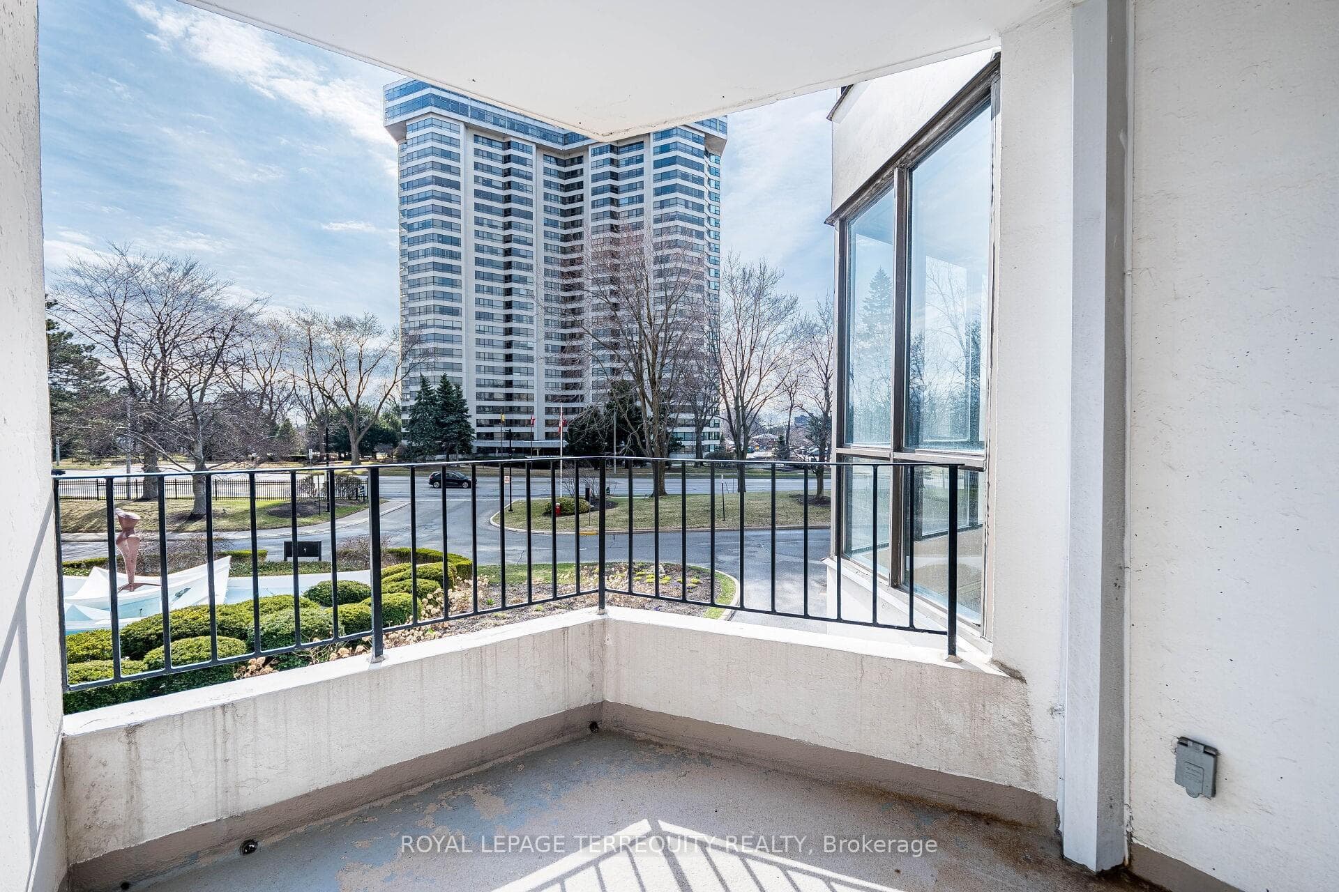 Balcony with South-East exposure