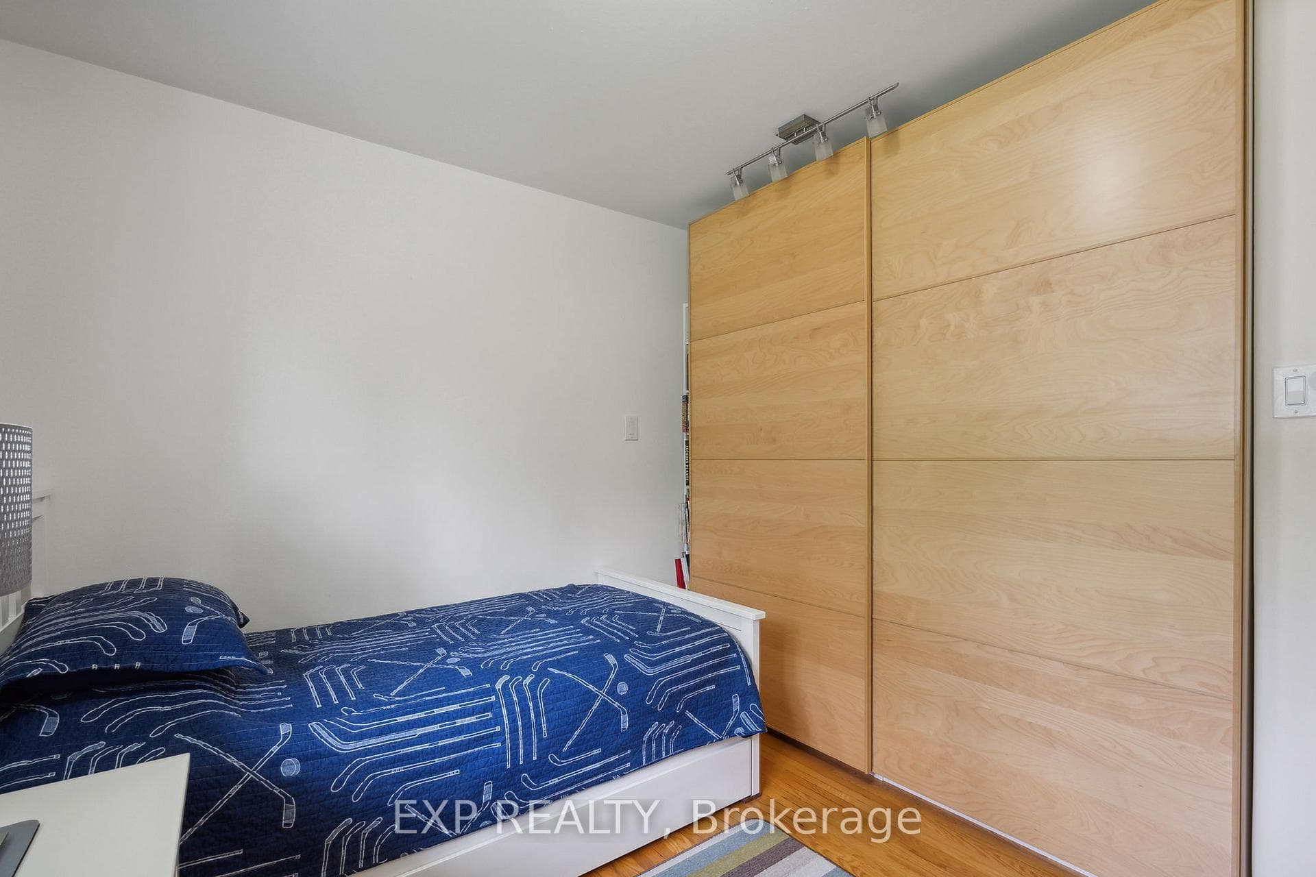 224 Irving Place photo 20