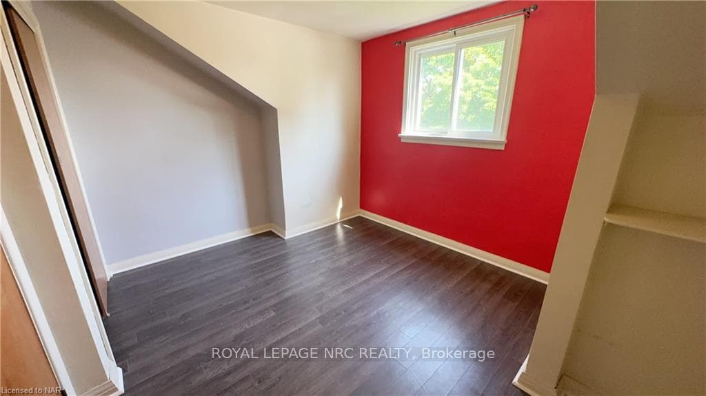8 Byrne Boulevard photo 13