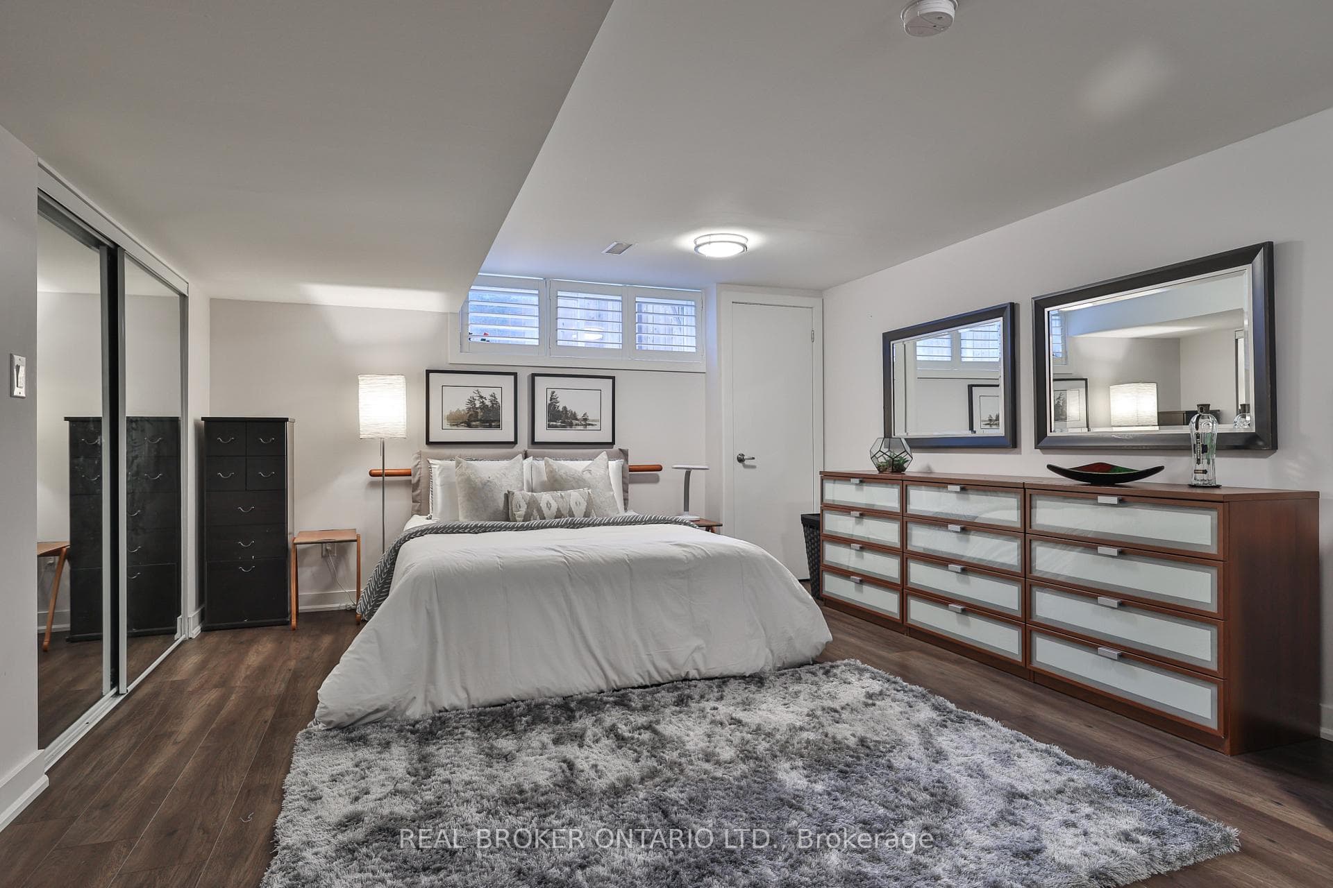 2054 Rebecca Street photo 35