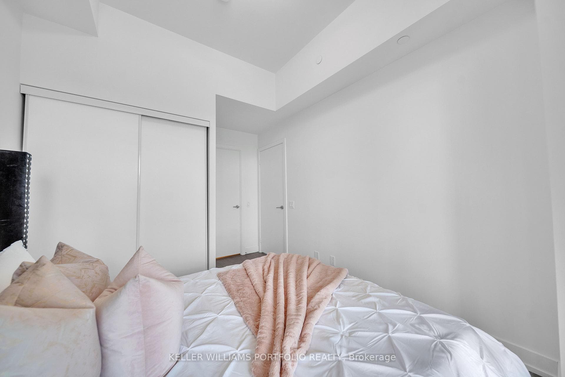 215 Veterans Drive Unit 304 photo 18