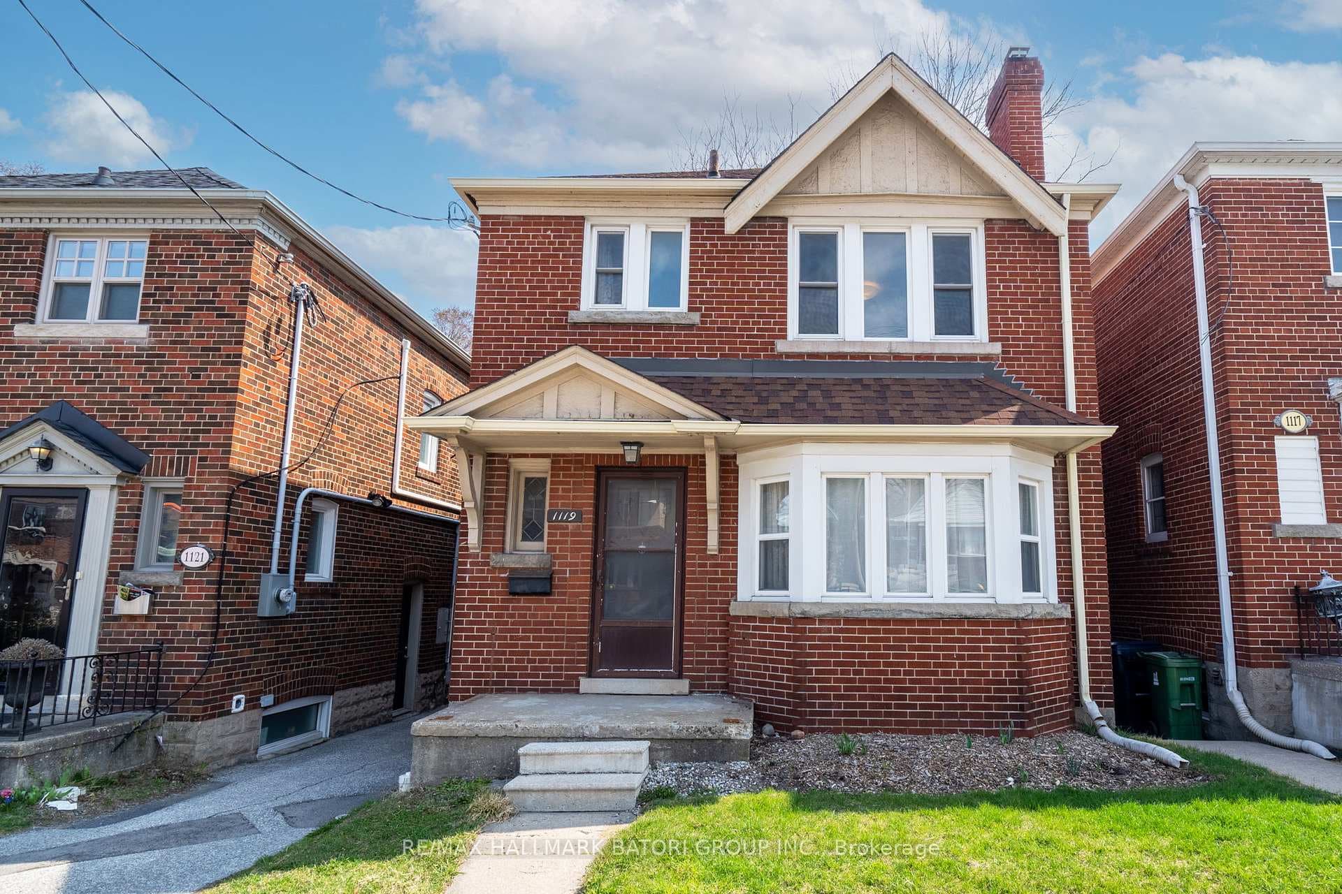 1119 Avenue Road photo 1