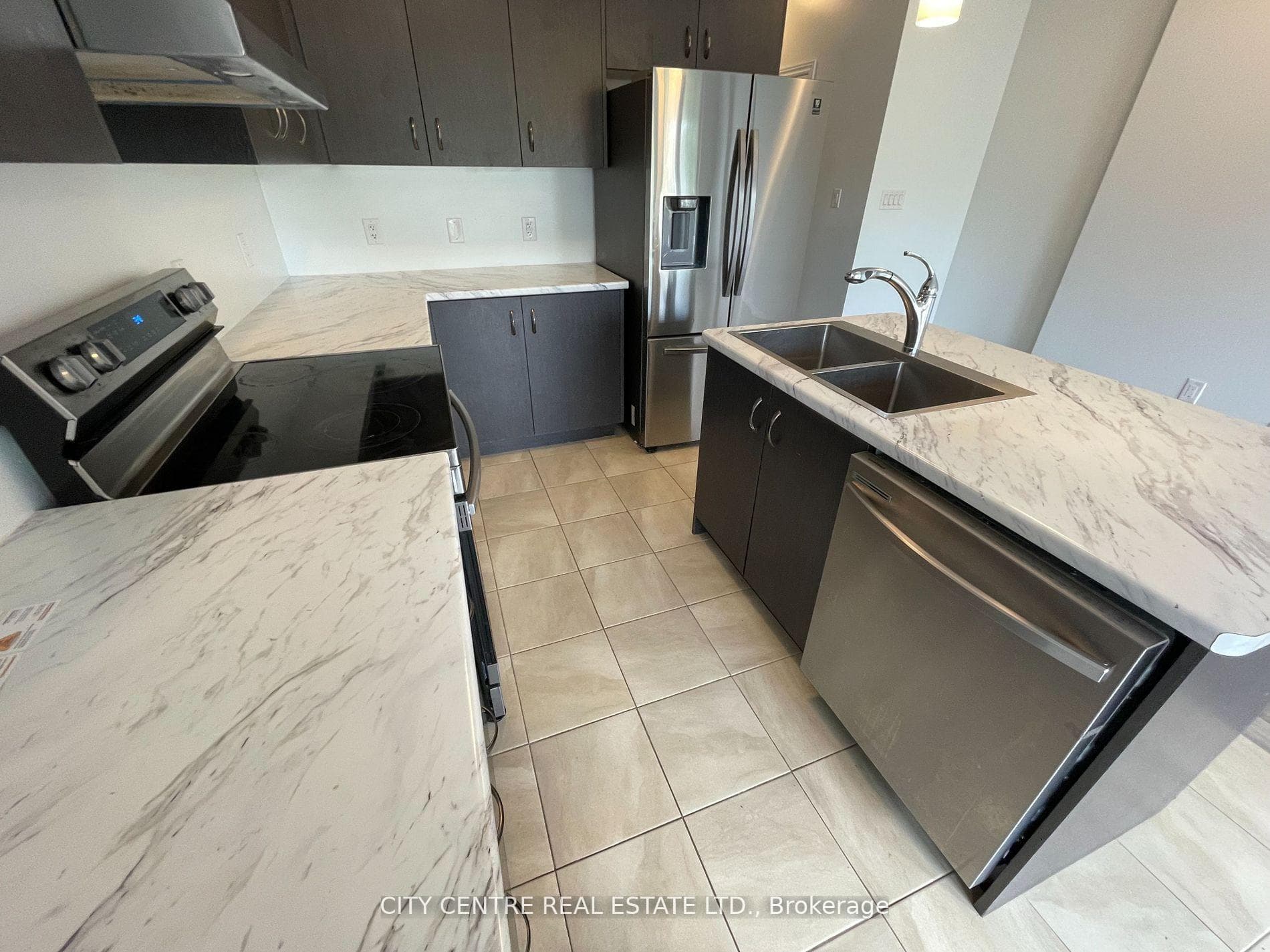 308 Louise Street photo 33