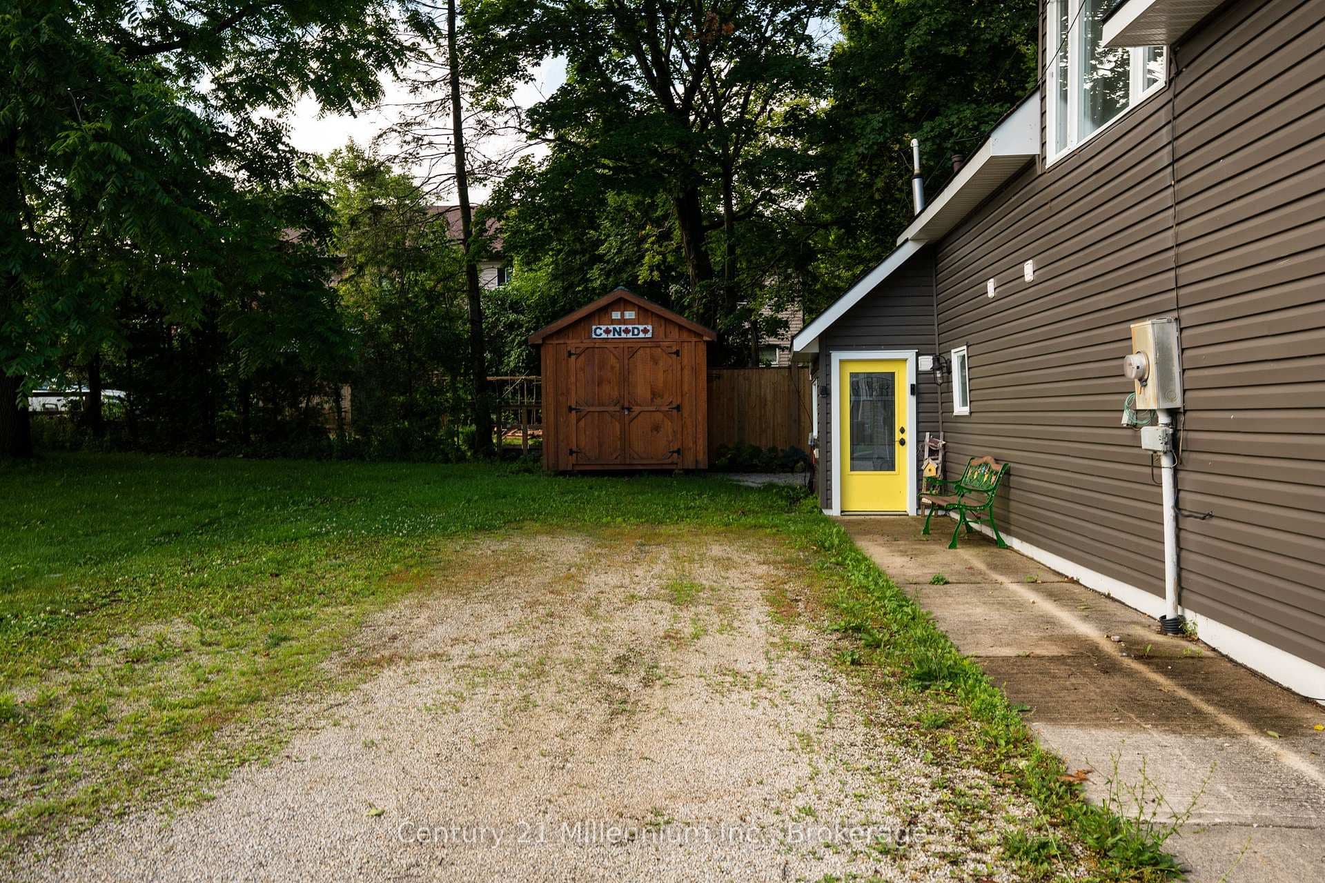 251 William Street photo 4