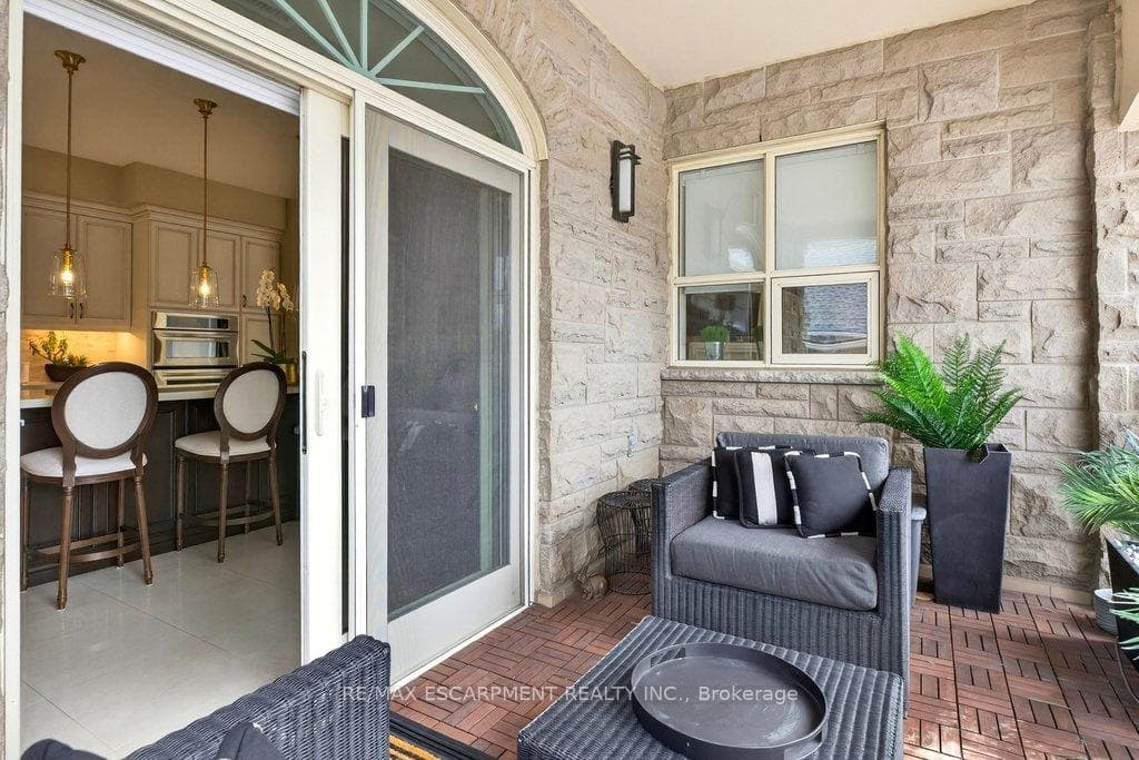 445 Elizabeth Street Unit 201 photo 19