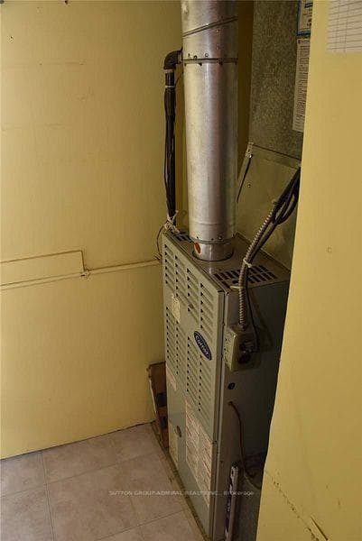 57 Maplegrove Avenue Unit Lower photo 18