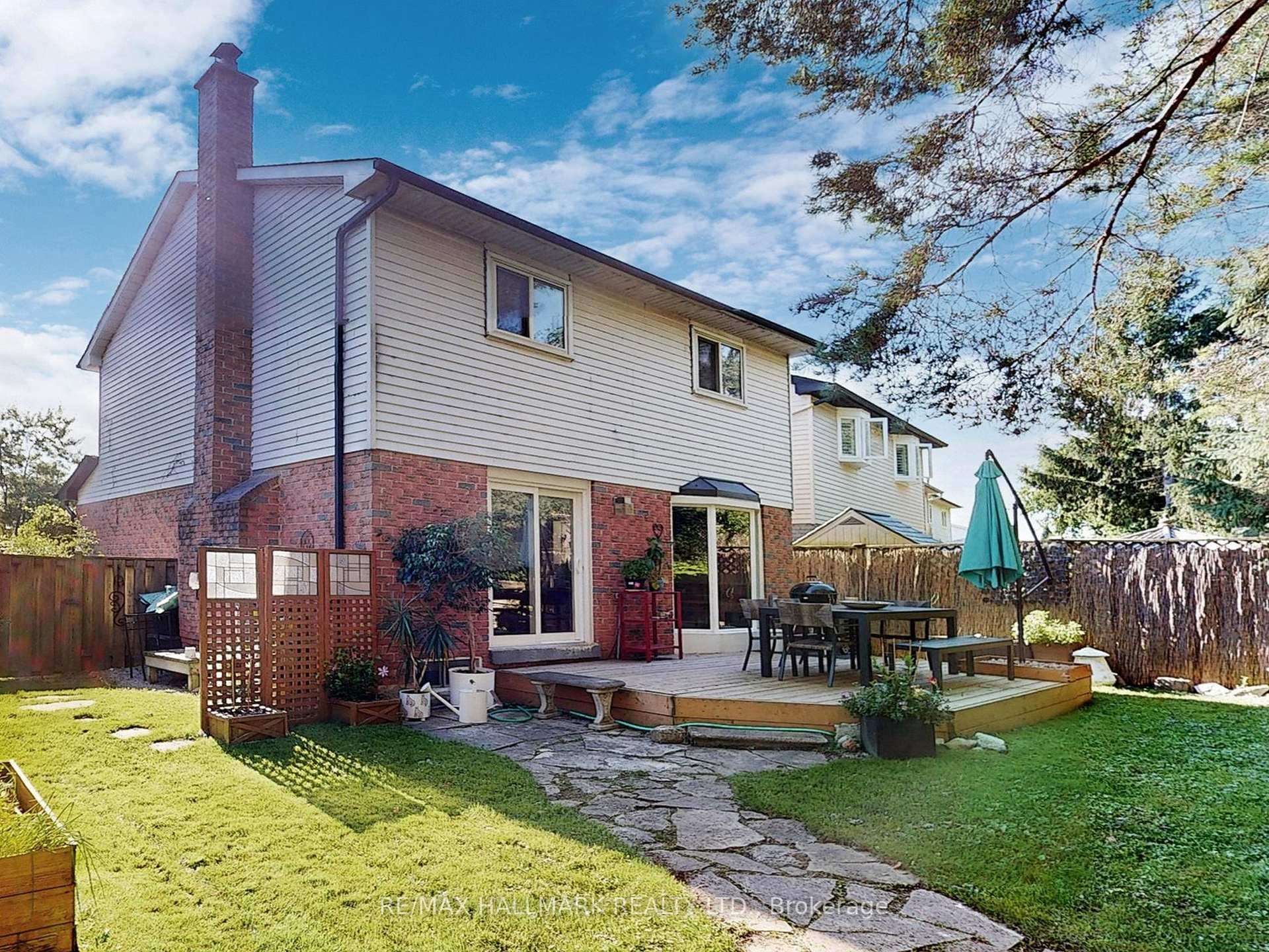28 Bishop Crescent photo 4