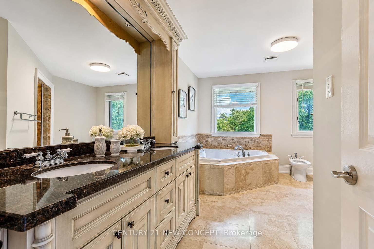 351 Byng Avenue photo 30