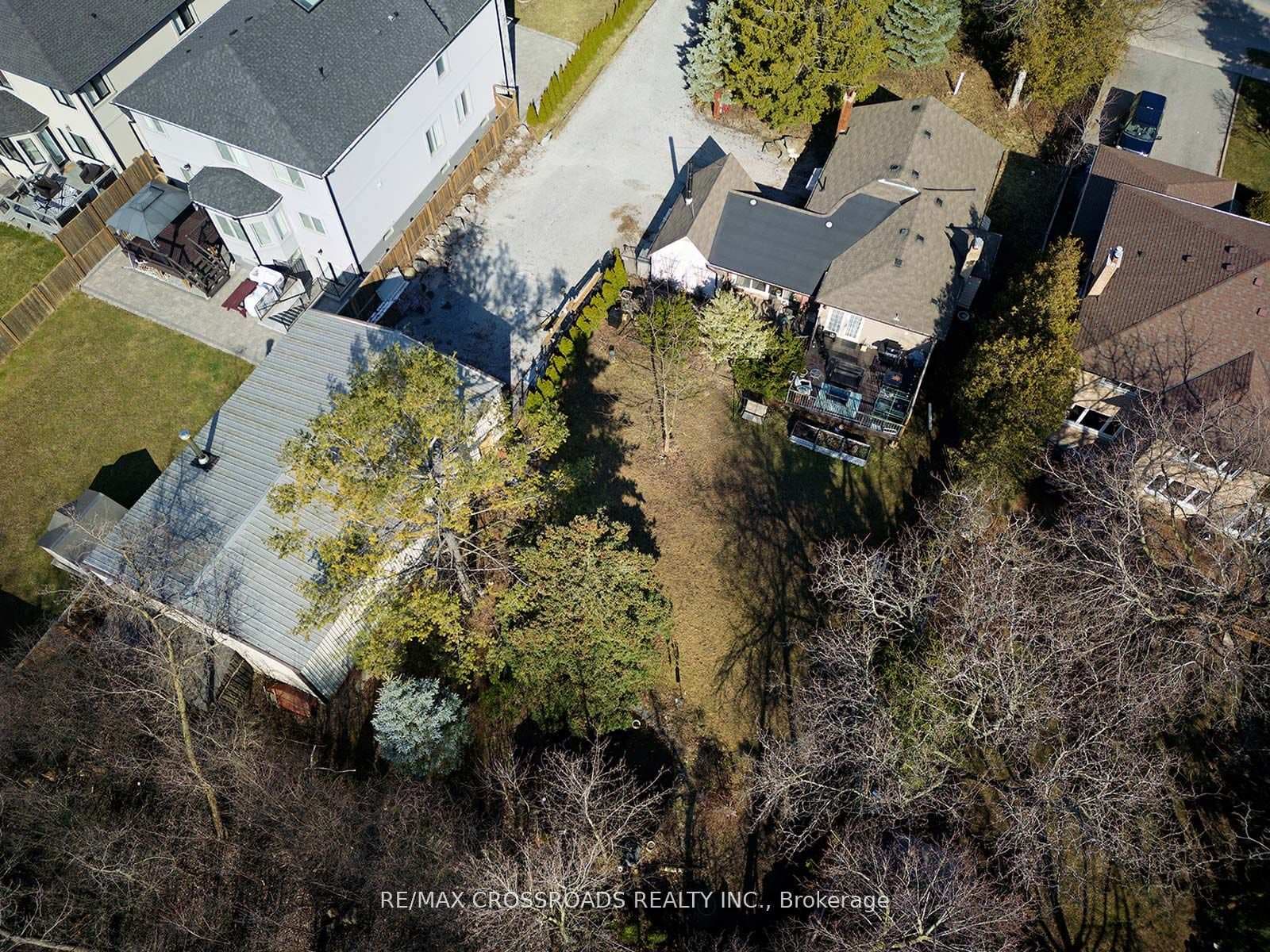 325 Sheppard Avenue photo 27