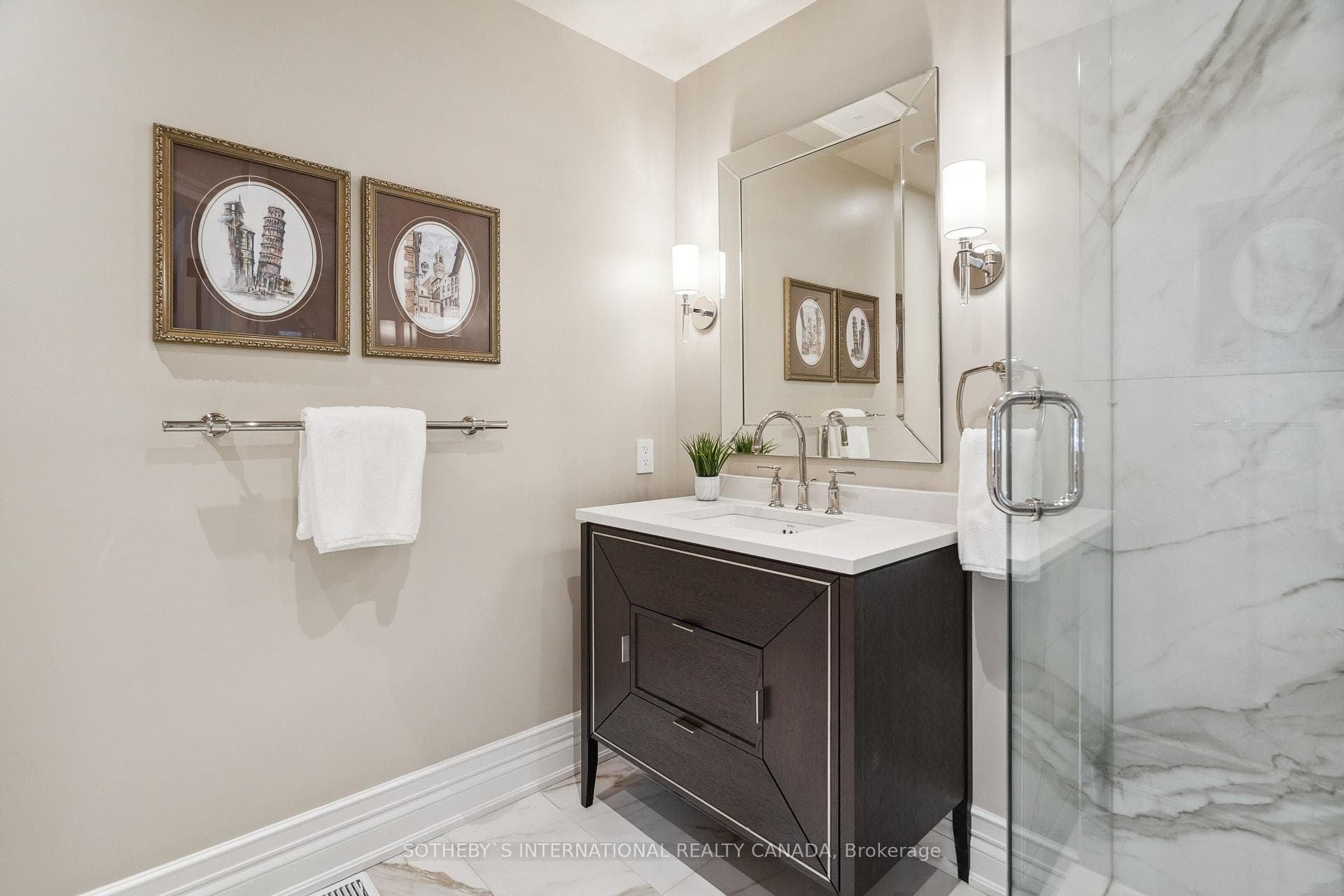 1662 Valley Close photo 26