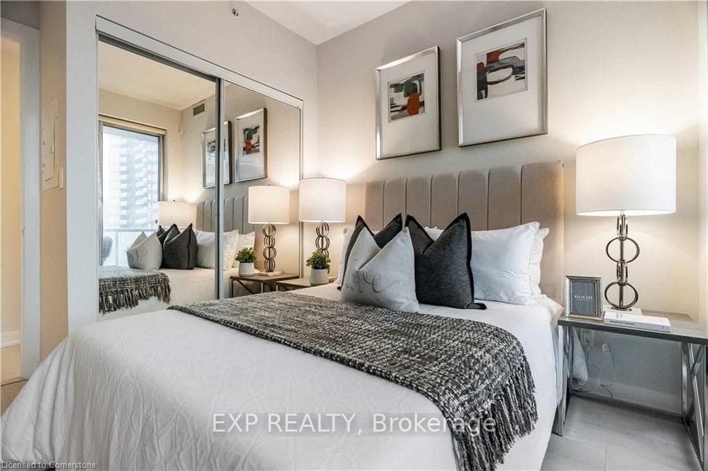 20 Bruyeres Mews Unit 906 photo 10