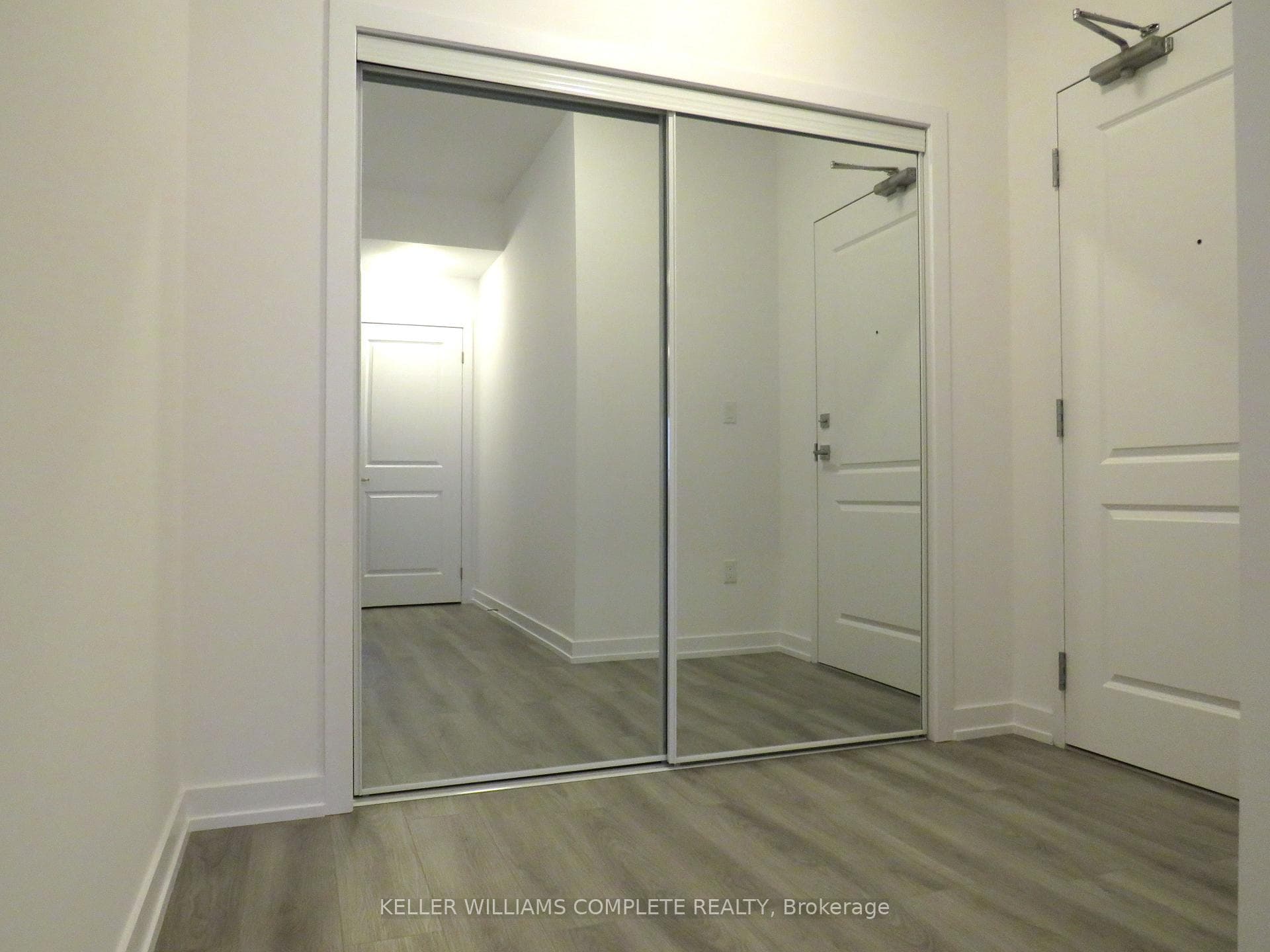 470 Dundas Street Unit 305 photo 3
