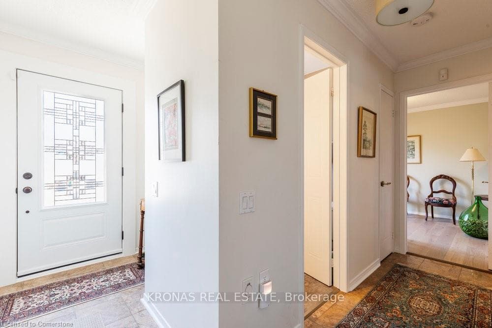 212 SILVERBIRCH Boulevard photo 2