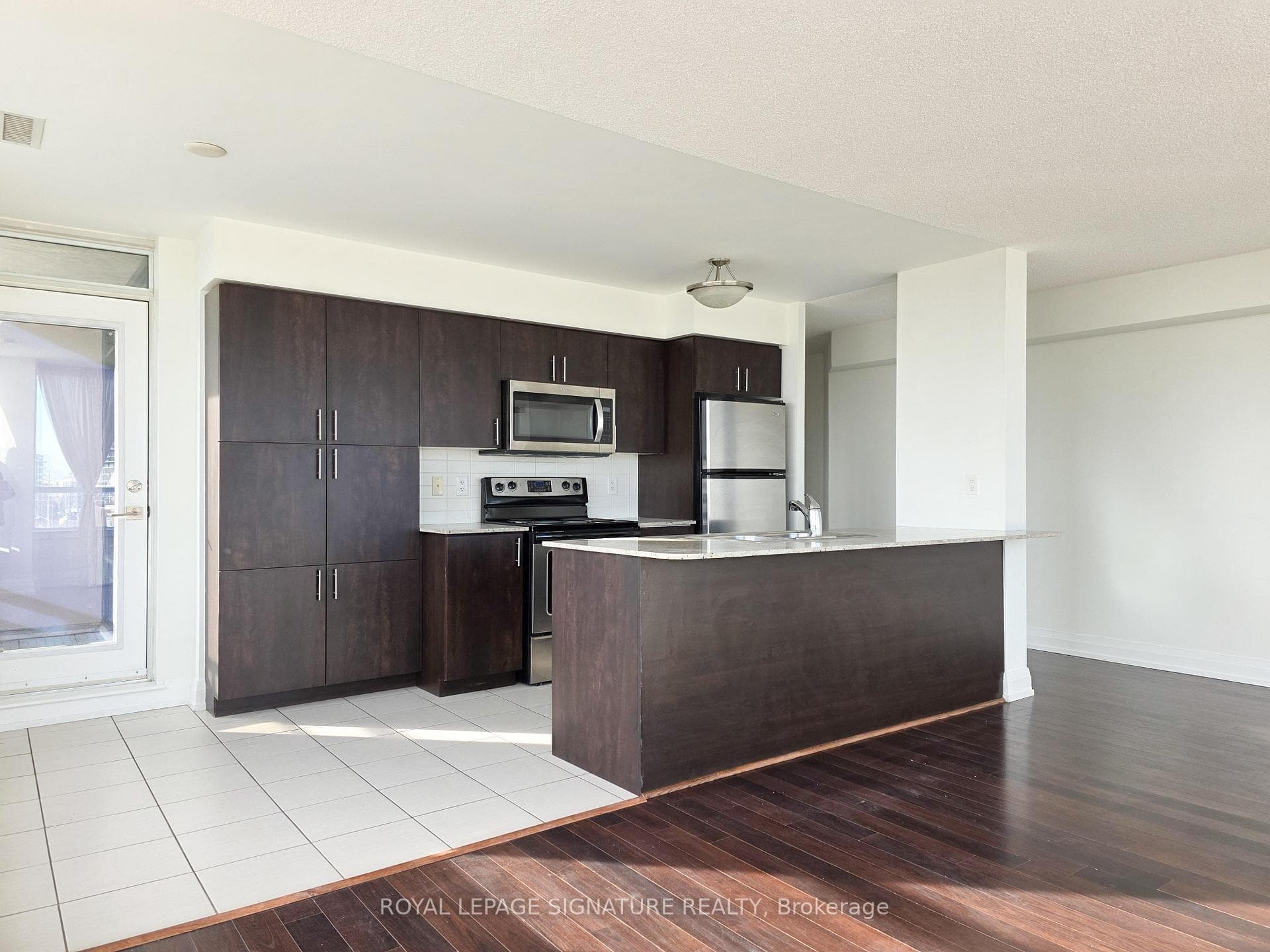1060 Sheppard Avenue Unit 411 photo 8