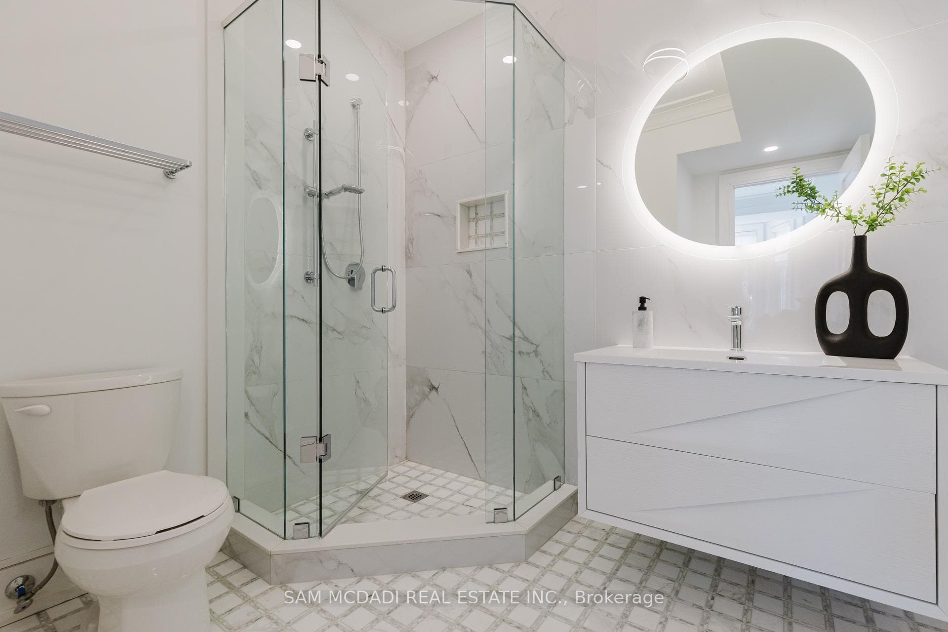 129 Beaconsfield Avenue photo 20