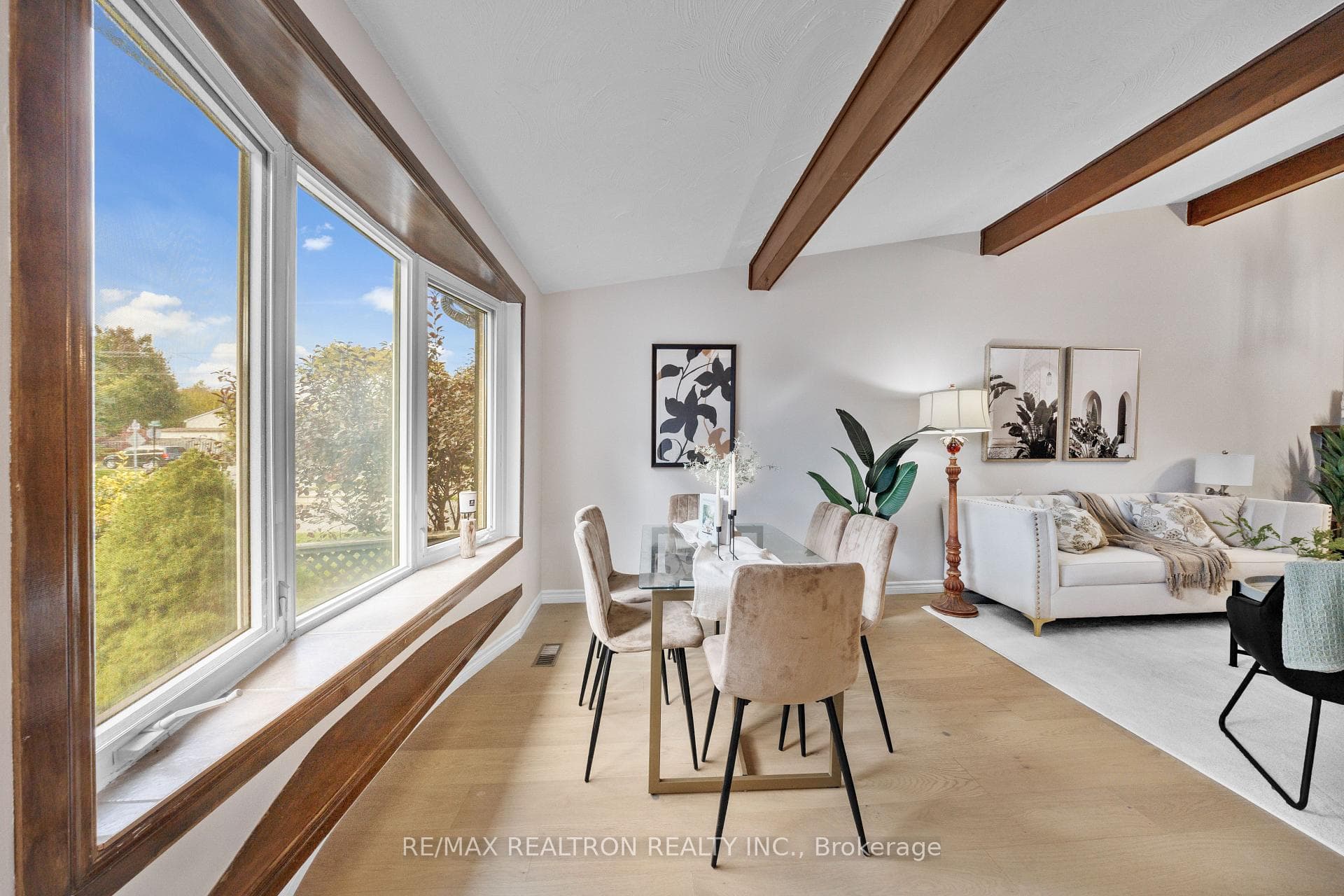 669 Annland Street photo 8