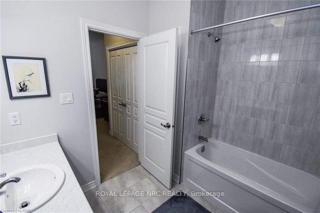 16 ELLIS Avenue photo 28