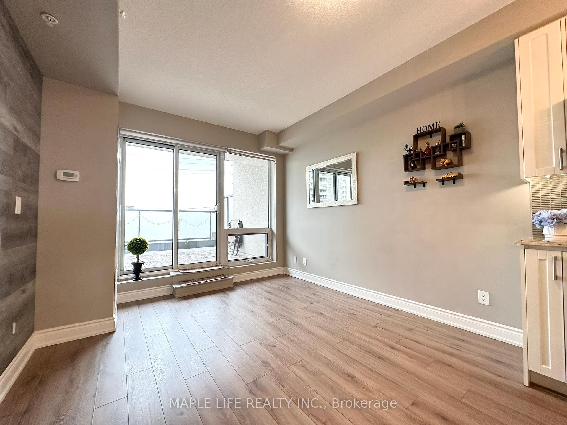 9090 Yonge Street Unit 307 photo 9