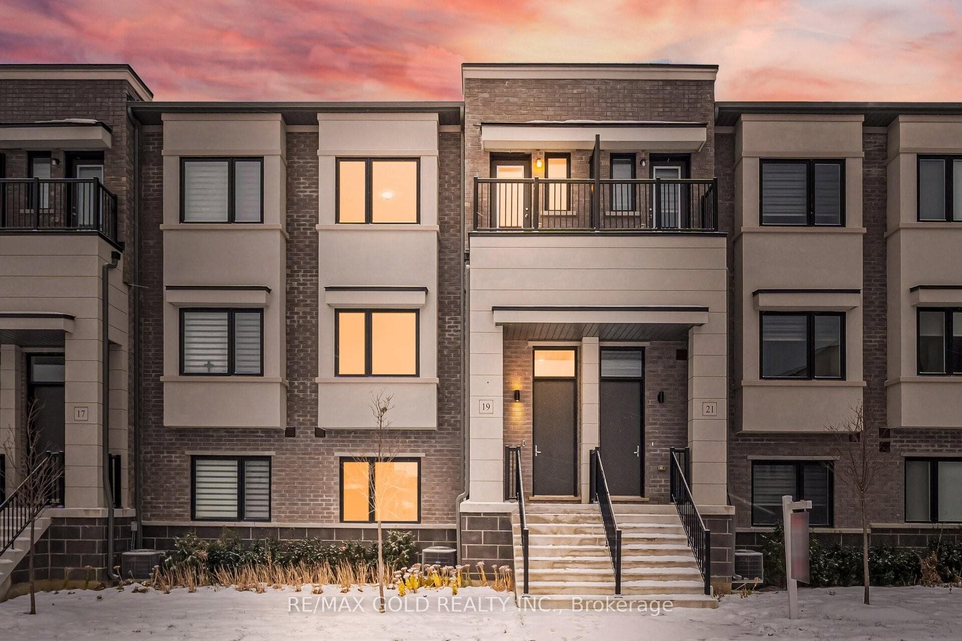 19 Lambert Lane photo 1