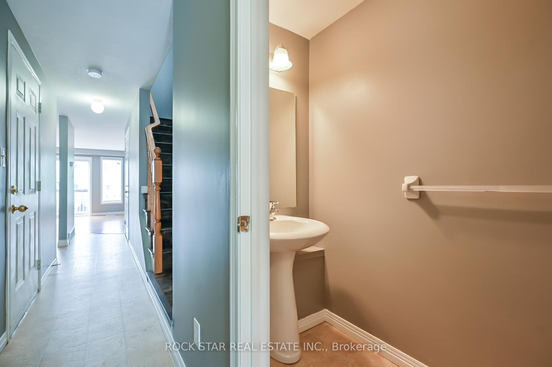 211 Snowdrop Crescent photo 6